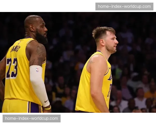 4月13日公牛独行侠交锋，德罗赞与东契奇得分手对决